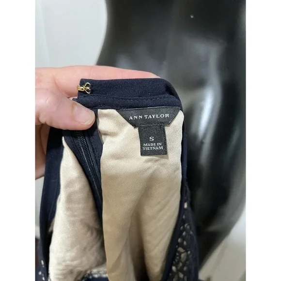 Navy Blue Ann Taylor 3/4 Length Sleeve Lace Shirt Size Small - Picture 4 of 5